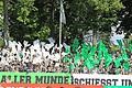 Die Fans des FC 05 Schweinfurt sind bekannt für ihre beeindruckenden Choreographien wie hier beim DFB-Pokal-Spiel gegen Sandhausen im vergangenen Jahr. Die erste Mannschaft gilt als Favorit auf die Meisterschaft in der neuen Regionalliga-Saison. Der Aufstieg in die Dritte Liga ist seit längerem das große Ziel der Vereinsführung.