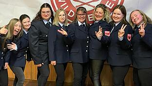 Besonders bemerkenswert ist der Zuwachs an Frauen im aktiven Dienst bei der Wildfleckener Feuerwehr. Während im März 2024 nur eine Frau in den Reihen der Feuerwehr stand, sind es nun neun.       -  Besonders bemerkenswert ist der Zuwachs an Frauen im aktiven Dienst bei der Wildfleckener Feuerwehr. Während im März 2024 nur eine Frau in den Reihen der Feuerwehr stand, sind es nun neun.