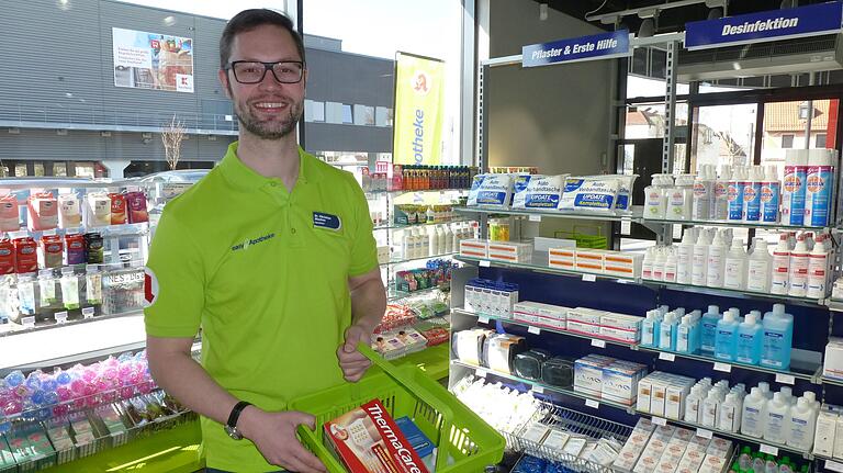 Grippeimpfung? Leider aus! Apotheker Christian Machon aus Bad Neustadt beklagt wie viele seiner Kollegen Lieferengpässe. Grippeimpfung? Leider aus! Apotheker Christian Machon aus Bad Neustadt beklagt wie viele seiner Kollegen Lieferengpässe.