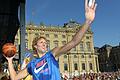 2011 war Dirk Nowitzki bereits mit einem großen Empfang auf dem Residenzplatz und dem Eintrag in das Goldene Buch der Stadt Würzburg geehrt worden.&nbsp;Im April 2019 hatte er bekannt gegeben, dass er seine Basketball-Karriere beendet.