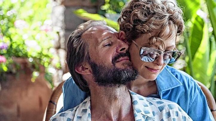 Szene aus  &bdquo;A Bigger Splash&ldquo; mit den Hauptdarstellern Raf Simons und Tilda Swinton.