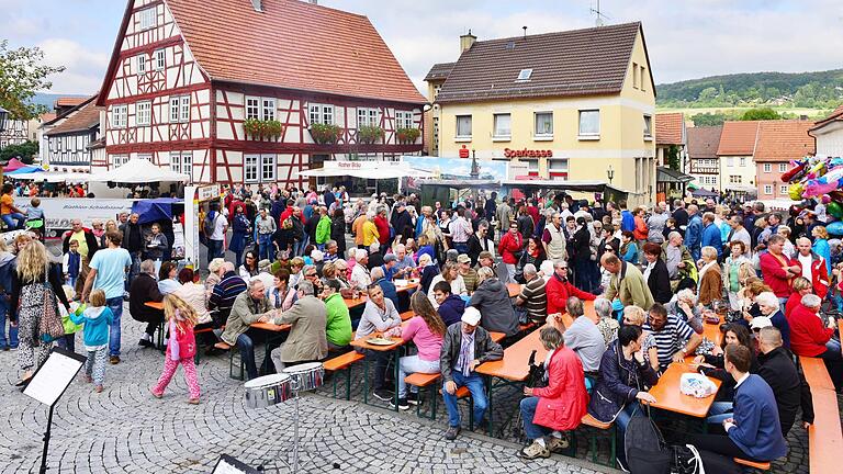 Das beliebte Marktfest in Fladungen zieht Besucherinnen und Besucher aus nah und fern an.