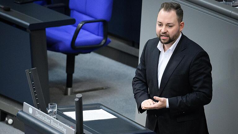 In einem offenen Brief an den Schweinfurter Oberbürgermeister und Aufsichtsratsvorsitzenden der Stadtwerke, Sebastian Remelé, übt SPD-Bundestagsabgeordneter Markus Hümpfer harte Kritik. Die richtet sich gegen ein Schreiben der Stadtwerke, in dem diese die Bundesregierung für die Erhöhung der Strompreise verantwortlich machen.