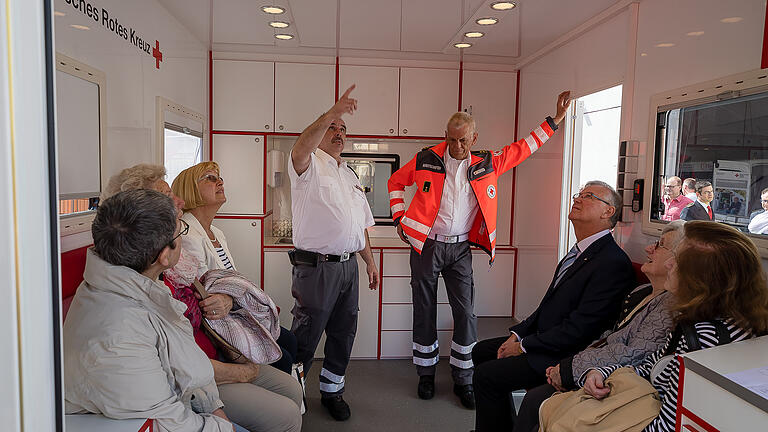 Auf dem Marktplatz wird die mobile Sanitätsstation aufgebaut. Auf dem Marktplatz wird die mobile Sanitätsstation aufgebaut.