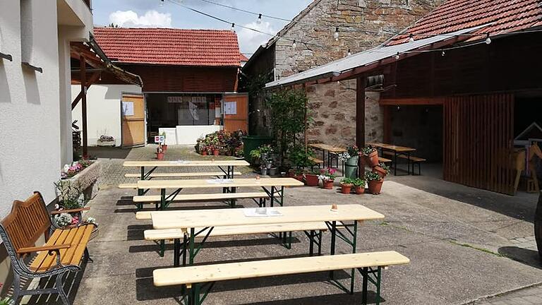 Hat ab 21. Mai an den Wochenenden wieder für Gäste geöffnet: Die&nbsp; Heckenwirtschaft des Weinguts Mühlfelder in Knetzgau (Lkr. Haßberge).