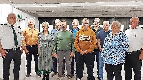 Auf dem Foto von links: Günter Fröhlich, Willi Weber, Ellen Kormann, Gerhard Männl, Thorsten Heimüller, Karl Müller, Oskar Schmitt, Jochen Sünkel, Arno Wachenbrönner, Beate Bayer und Artur Haupt       -  Auf dem Foto von links: Günter Fröhlich, Willi Weber, Ellen Kormann, Gerhard Männl, Thorsten Heimüller, Karl Müller, Oskar Schmitt, Jochen Sünkel, Arno Wachenbrönner, Beate Bayer und Artur Haupt