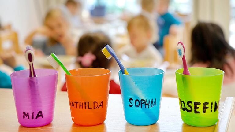 Viele Kinder, viele Aufgaben und viel zu wenige Erzieher: Auch in Unterfranken führt Personalmangel zu Engpässen in Kindertagesstätten. Viele Kinder, viele Aufgaben und viel zu wenige Erzieher: Auch in Unterfranken führt Personalmangel zu Engpässen in Kindertagesstätten. 