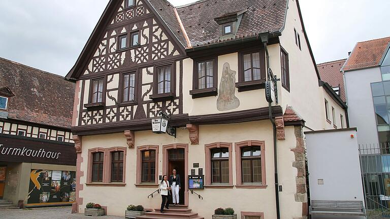 Das Restaurant in der Alten Brauerei in Karlstadt eröffnete am 23. September. Den Gästen werden hier italienische, spanische und abgewandelte fränkische Gerichte angeboten. Das Restaurant in der Alten Brauerei in Karlstadt eröffnete am 23. September. Den Gästen werden hier italienische, spanische und abgewandelte fränkische Gerichte angeboten.