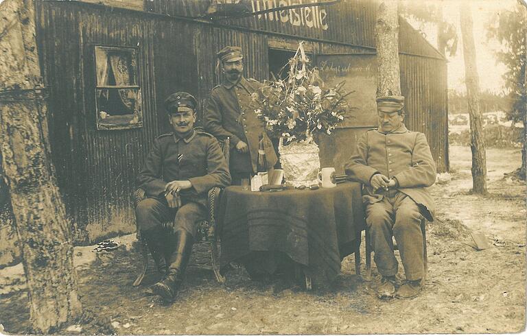 Der Wernfelder Franz Hofmann (rechts) machte im Ersten Weltkrieg Aufzeichnungen. Der Wernfelder Franz Hofmann (rechts) machte im Ersten Weltkrieg Aufzeichnungen.