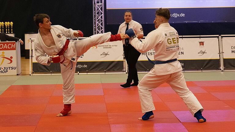 Johannes Aumüller (links) vom LKS Gerolzhofen gewann Fighting-Gold bei den Männern.