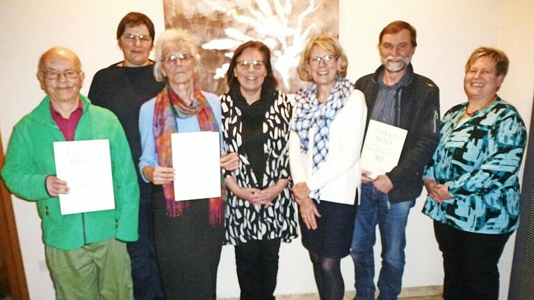 Bei der BLLV-Ehrungsfeier des Kreisverbandes Hammelburg standen folgende Personen im Mittelpunkt; (von links) Rudolf Schreiter, Claudia Ziegert, Sophie Rauschmann, Sabine Oschmann-Hockgeiger und Renate Kippes, Helmut Schäfer, Anja Tobisch (1. Vors...       -  Bei der BLLV-Ehrungsfeier des Kreisverbandes Hammelburg standen folgende Personen im Mittelpunkt; (von links) Rudolf Schreiter, Claudia Ziegert, Sophie Rauschmann, Sabine Oschmann-Hockgeiger und Renate Kippes, Helmut Schäfer, Anja Tobisch (1. Vorsitzende).