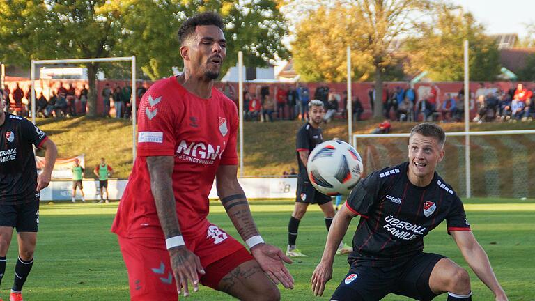 Im Viertelfinale des Toto-Pokals hat sich der TSV Aubstadt (rotes Trikot Michael Dellinger) gegen Türkgücü München durchgesetzt. Mit dem TSV 1860 München wartet im Halbfinale nun der nächste Drittligist aus der bayerischen Landeshauptstadt.