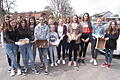 Ein Berg von Kippen: Die Schülerinnen und Schüler der 7c der Dr.-Karl-Grünewald-Realschule nahmen sich am Umwelttag der Schule vor allem den Parkplatz vor.