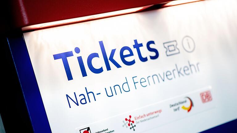 Ticketautomat.jpeg - Das 49-Euro-Ticket soll den Anreiz schaffen, sich für den öffentlichen Nahverkehr zu entscheiden. Die Fahrkarte ist aber noch günstiger zu haben. Ticketautomat.jpeg - Das 49-Euro-Ticket soll den Anreiz schaffen, sich für den öffentlichen Nahverkehr zu entscheiden. Die Fahrkarte ist aber noch günstiger zu haben.