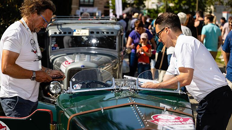 Bei der Rückkehr der Rallye-Teilnehmerinnen und -Teilnehmer am Samstag- und Sonntagnachmittag war in Bad Kissingen Etliches geboten.