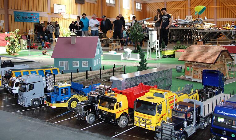 Eine kurzweilige Abenteuerlandschaft stellen am Wochenende die Volkacher Modellbaufreunde in der Mainschleifenhalle auf. Eine kurzweilige Abenteuerlandschaft stellen am Wochenende die Volkacher Modellbaufreunde in der Mainschleifenhalle auf. 