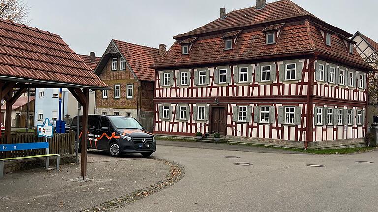 Pünktlich zur Stelle: Der Kleinbus von Callheinz kommt in Nassach an. Pünktlich zur Stelle: Der Kleinbus von Callheinz kommt in Nassach an.