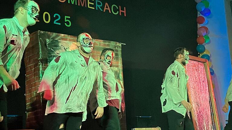 Hardcore beim 'Tanz der Seelen'. Grausig schön die Choreografie des Männerballettes Sommerach. Hardcore beim 'Tanz der Seelen'. Grausig schön die Choreografie des Männerballettes Sommerach.