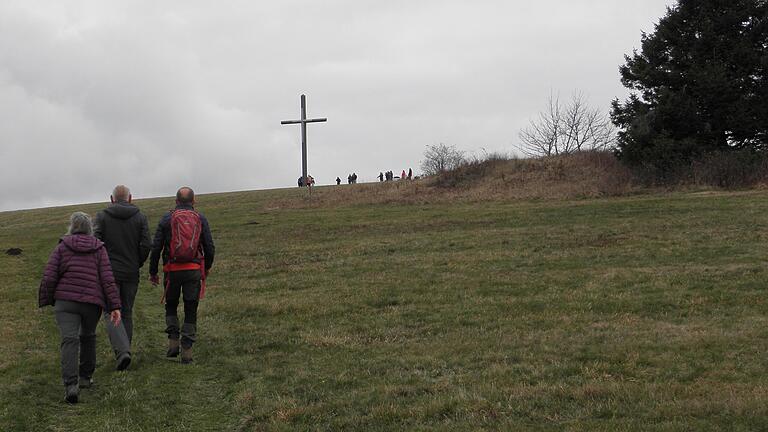 Wanderung zum Richtfest auf dem Himmeldunkberg.