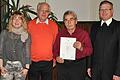 Für 50 Jahre Treue zum Kolpingwerk und zur Kolpingfamilie Unsleben ehrten Vorsitzender Matthias Hein (Zweiter von links) die zweite Vorsitzende Juliane Hesselbach-Gensler (links) sowie Pfarrer Frank Mathiowetz (rechts) Walter Koch, der ein echtes Unslebener Kolping-Urgestein ist.
