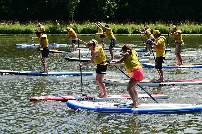 Erstmals zum Wettkampf am Start: die Stand-up-Paddler. Erstmals zum Wettkampf am Start: die Stand-up-Paddler.