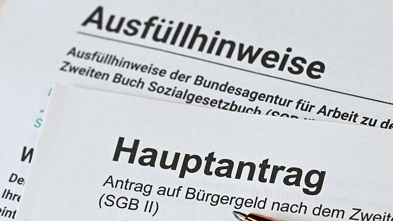Bürgergeld       -  Die Ausgaben für das Bürgergeld sind von 36,6 auf 42,6 Milliarden Euro gestiegen. (Illustration)
