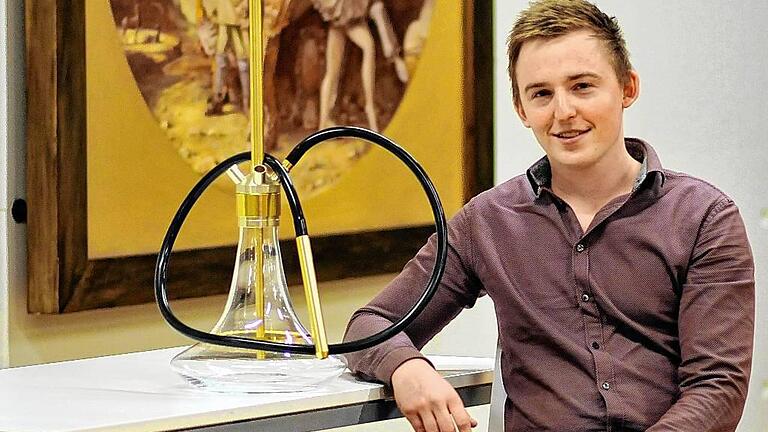 Patrick Wötzel - Der Würzburger Student Alexander Schmidt (22) hat eine High-Tec-Wasserpfeife erfunden. Patrick Wötzel - Der Würzburger Student Alexander Schmidt (22) hat eine High-Tec-Wasserpfeife erfunden.