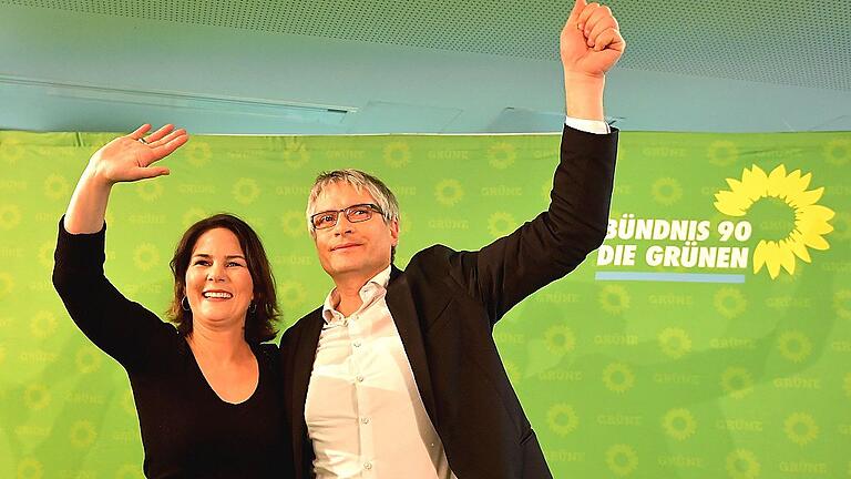 775345629       -  Grünen-Chefin Annalena Baerbock und Spitzenkandidat Sven Giegold haben allen Grund zur Freude.