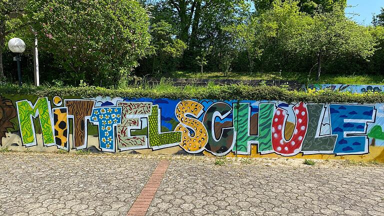 Die Mittelschule in Marktheidenfeld soll saniert werden. Über konkretere Pläne wurde bei der kürzlich stattfindenden Versammlung des Schulverbands gesprochen.