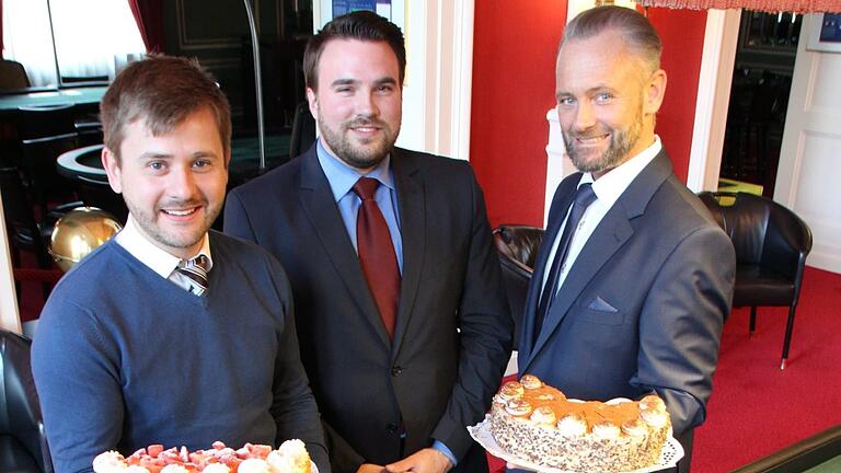 Stephan Krause (von links), Mario Fertig und Alexander Ochs vom Hotel- und Gastronomiedienstleister HOWA sind ab Juli die neuen Pächter des Spielbankrestaurants 'Luitpolds' in Bad Kissingen.  Foto: Borst       -  Stephan Krause (von links), Mario Fertig und Alexander Ochs vom Hotel- und Gastronomiedienstleister HOWA sind ab Juli die neuen Pächter des Spielbankrestaurants 'Luitpolds' in Bad Kissingen.  Foto: Borst