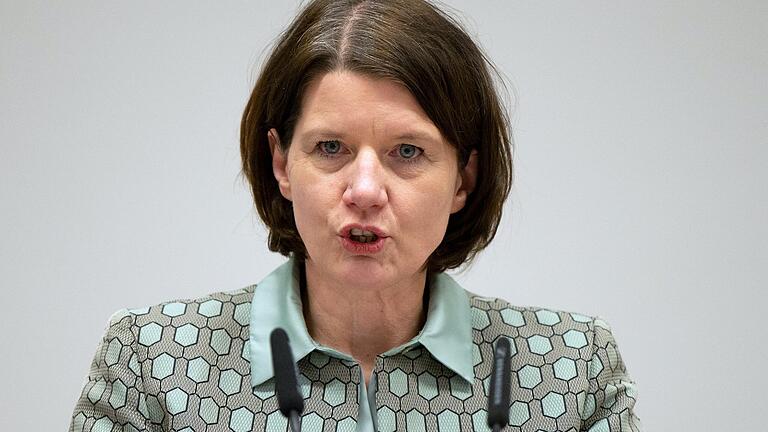 Martina Rosenberg, Präsidentin des Bundesamtes für den Militärischen Abschirmdienst Martina Rosenberg, Präsidentin des Bundesamtes für den Militärischen Abschirmdienst