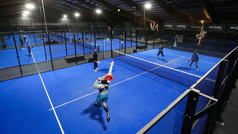 Die neue Padel-Halle im Würzburger Stadtteil Grombühl wird am Samstag offiziell eröffnet.