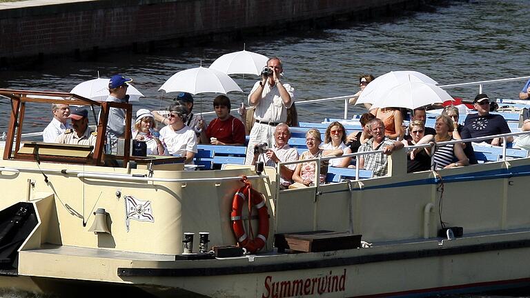 Auf der Spree fahren bereits Wassertaxis, in Würzburg wird es sie so schnell nicht geben. Im Stadtrat wurde ein Antrag der ÖDP abgelehnt. Auf der Spree fahren bereits Wassertaxis, in Würzburg wird es sie so schnell nicht geben. Im Stadtrat wurde ein Antrag der ÖDP abgelehnt.