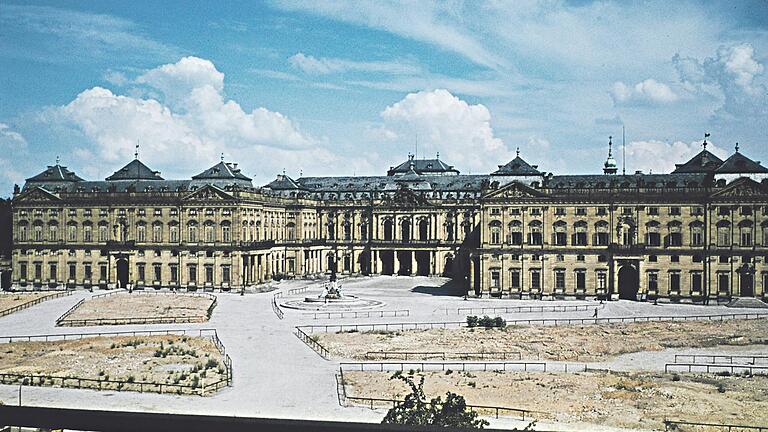 Die Residenz 1944. Aus dem Buch 'Hoffnung, die aus Trümmern wuchs' von Roland Flade