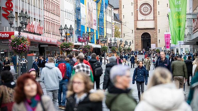 Der 'Super Shopping Friday' zieht jährlich viele Würzburgerinnen und Würzburger in die Innenstadt. In diesem Jahr jedoch unter einem neuen Namen.&nbsp;