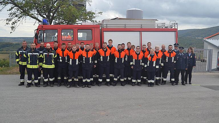 30 Feuerwehrleute aus den Walddörfern haben das Leistungsabzeichen „Technische Hilfeleistung“ abgelegt. 30 Feuerwehrleute aus den Walddörfern haben das Leistungsabzeichen „Technische Hilfeleistung“ abgelegt.