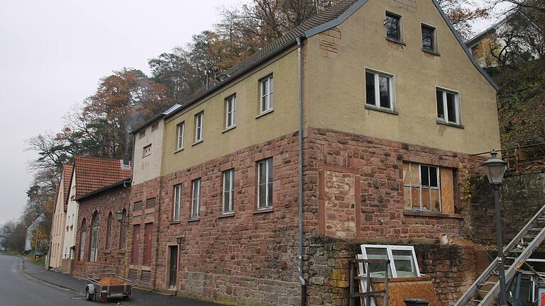 In diesem Haus in der Mühltorstraße 44 in Gemünden entstehen Wohnungen.