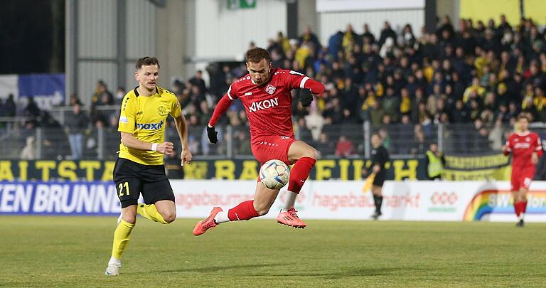 Benyas Junge-Abiol brachte nach seiner Einwechslung in den Schlussminuten viel Schwung ins Kickers-Spiel. Benyas Junge-Abiol brachte nach seiner Einwechslung in den Schlussminuten viel Schwung ins Kickers-Spiel.