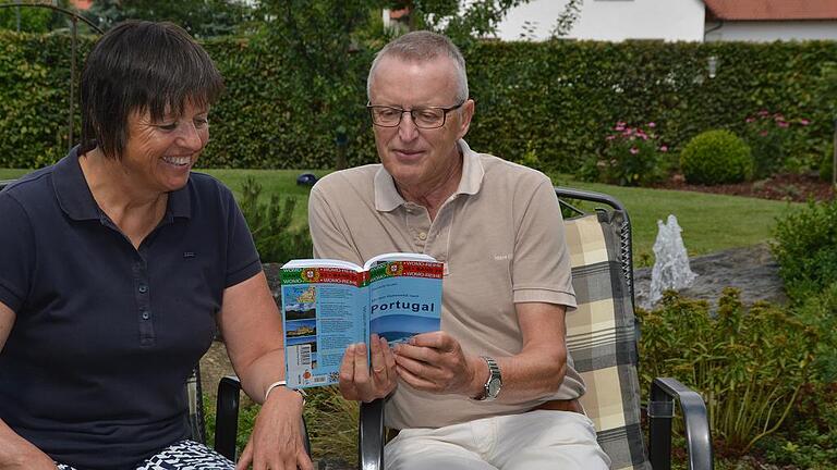 Planen für die nächste Reise. Altbürgermeister Peter Neubert genießt den Ruhestand. Mit seiner Frau Gunda ist er in Europa unterwegs. Die nächste Reise im August führt sie nach Portugal. Im nächsten Jahr soll Griechenland das Ziel sein.