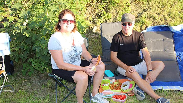 Ein Picknick zu Prosa und Literatur gehört für viele dazu. - Ein Picknick zu Prosa und Literatur gehört für viele dazu. Ein Picknick zu Prosa und Literatur gehört für viele dazu. - Ein Picknick zu Prosa und Literatur gehört für viele dazu.