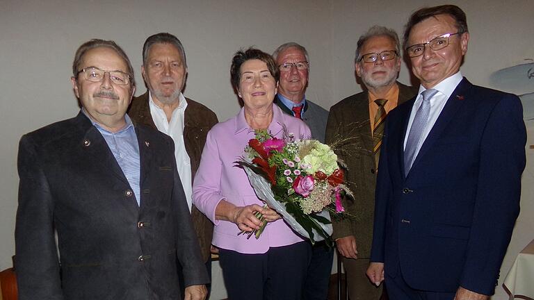 Bei der Büttharder Veranstaltung wurden (von links) Ludwig Dürr, Elmar Deppisch, Gertrud Gramlich, Edwin Gramlich, Wolfgang Fietz und Peter Ernst gewürdigt und geehrt.