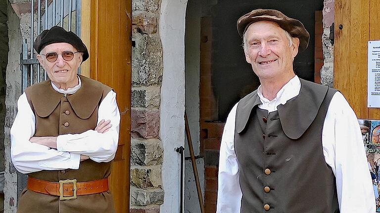 Georg Büttner (links) und Alfred Dill als Karlstadter Scharwächter. Georg Büttner (links) und Alfred Dill als Karlstadter Scharwächter.