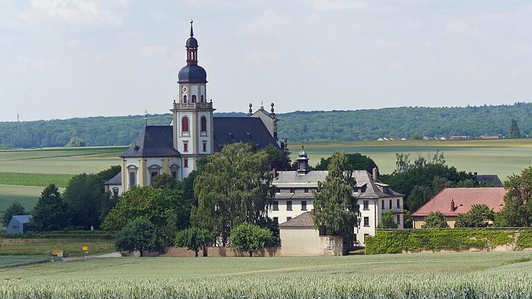 Das Augustinerkloster in Fährbrück (Bildmitte) mit seinen Nebengebäuden (rechts) wird nach dem Auszug der Augustiner ab September leer stehen. Über die Nachnutzung wird heftig diskutiert. Das Grundstück gehört dem Bischöflichen Stuhl. Das Augustinerkloster in Fährbrück (Bildmitte) mit seinen Nebengebäuden (rechts) wird nach dem Auszug der Augustiner ab September leer stehen. Über die Nachnutzung wird heftig diskutiert. Das Grundstück gehört dem Bischöflichen Stuhl.