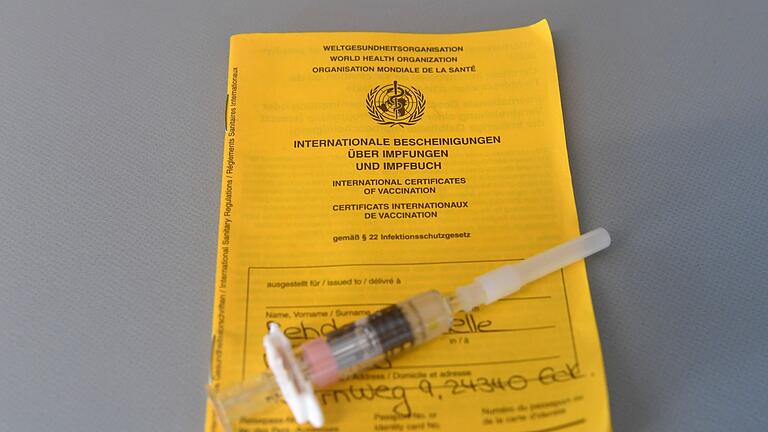 Impfung       -  Zum Schutz vor Polio werden allen Kindern in Deutschland drei Impfdosen empfohlen (Symbolbild).