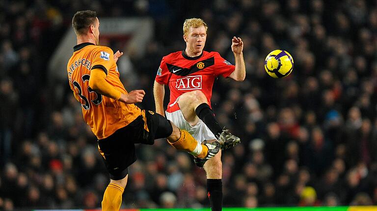 Bewegte Karriere: Stefan Maierhofer (links) als Akteur der Wolverhampton Wanderers im Zweikampf mit Paul Scholes von Manchester United. Bewegte Karriere: Stefan Maierhofer (links) als Akteur der Wolverhampton Wanderers im Zweikampf mit Paul Scholes von Manchester United.