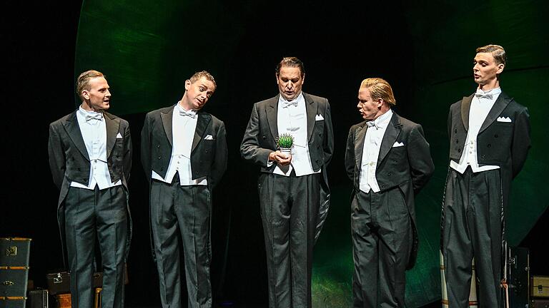 Die fünf Sänger und ihr kleiner grüner Kaktus: 'Comedian Harmonists' am Mainfranken Theater in Würzburg Die fünf Sänger und ihr kleiner grüner Kaktus: 'Comedian Harmonists' am Mainfranken Theater in Würzburg