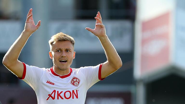 Thomas Haas trifft am Freitag mit den Würzburger Kickers auf seinen Ex-Klub FC Schweinfurt 05 und sagt: 'Ich habe da noch eine Rechnung offen.' Thomas Haas trifft am Freitag mit den Würzburger Kickers auf seinen Ex-Klub FC Schweinfurt 05 und sagt: 'Ich habe da noch eine Rechnung offen.'