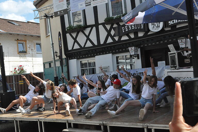 Unter der Regie von Tinos Dance World konnten die Nachwuchstänzerinnen und -tänzer (im Bild Wildflecken) zeigen, was sie drauf haben.