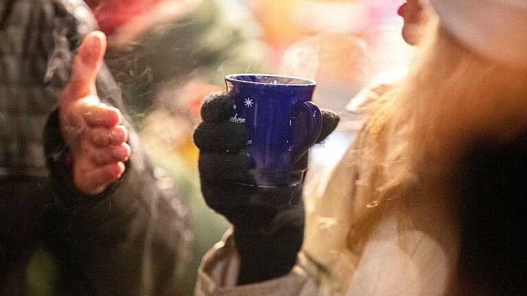 Auch nach den Weihnachtsfeiertagen dürfte der Glühwein in Bad Brückenau sich weiter großer Beliebtheit erfreuen. Auch nach den Weihnachtsfeiertagen dürfte der Glühwein in Bad Brückenau sich weiter großer Beliebtheit erfreuen.
