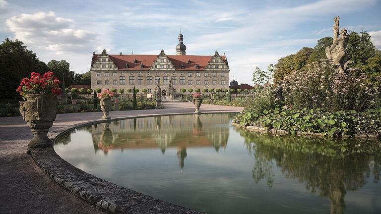 Nicht nur im Schloss Weikersheim oder im Residenzschloss Mergentheim findet heuer zum Valentinstag wieder die Aktion 'Küss mich! Im Schloss' statt, sondern auch bei sechs weiteren Schlössern in Baden-Württemberg.